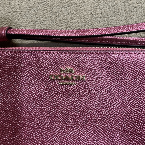 Pink Coach Metallic Wristlet 💌🎀 - Picture 3 of 4